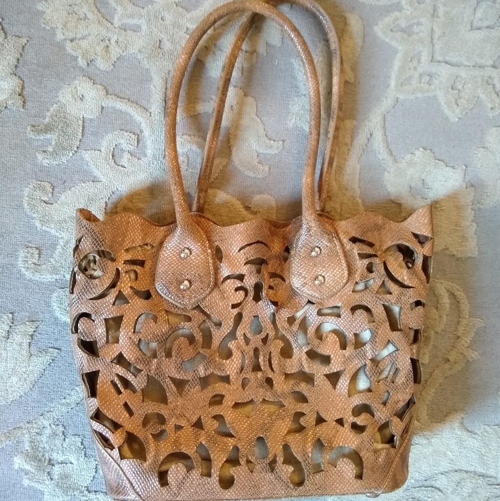 Versatile unique handbag
